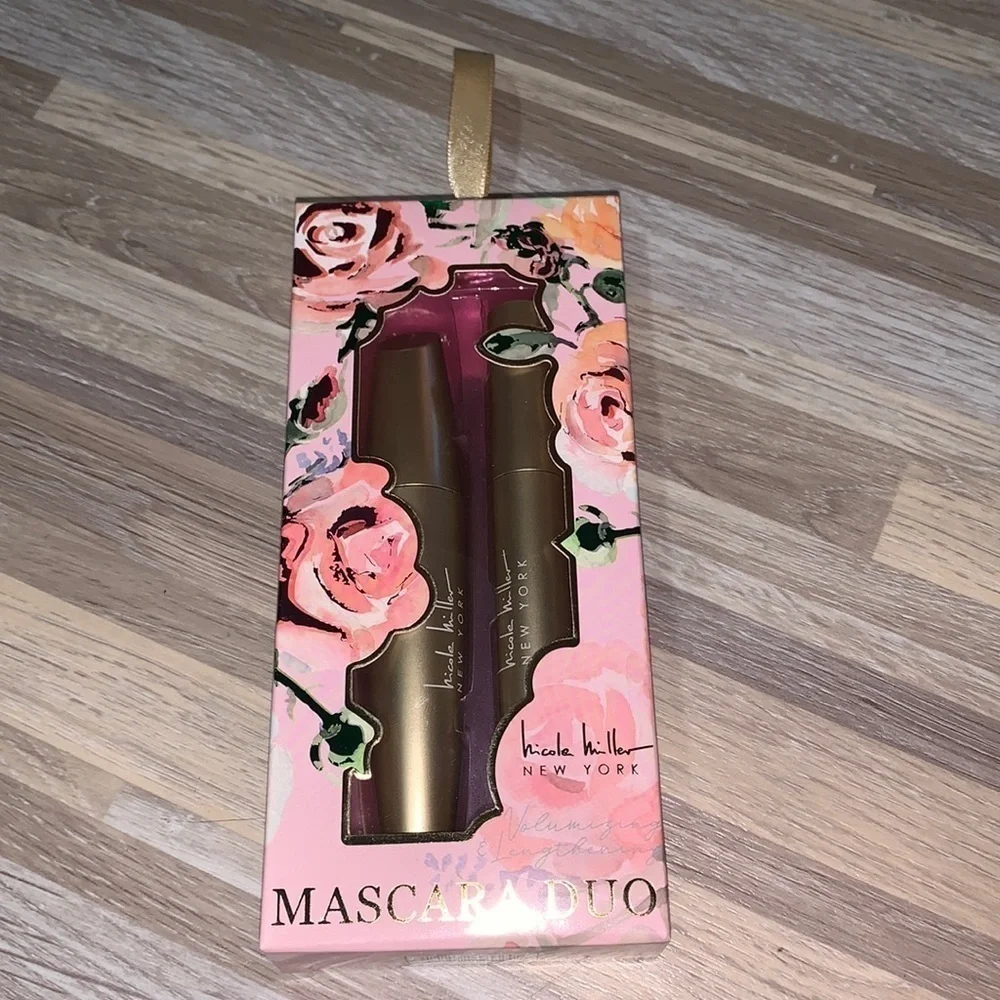Nicole Miller mascara duo, volume and length!